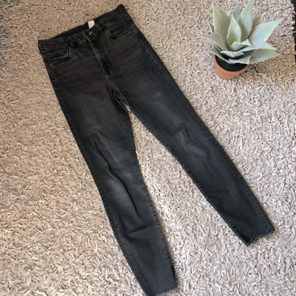 H&M Gray/Black High Rise Distress Skinny Ankle Jeans-Size 30 - Picture 4 of 11